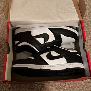 Nike Dunk Low with laces
(BRAND NEW NEVER WORN)
